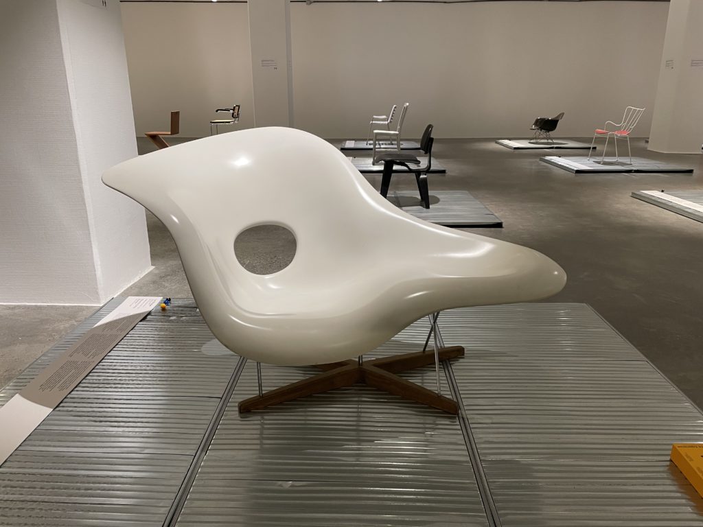 Exposition Chaise. Defining Design - Design Museum Brussels - [MXV].be